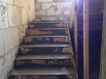 01 Бетонная лестница в частном доме