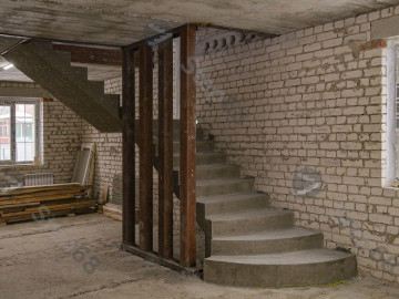 Г-образная лестница в Красносвободном
