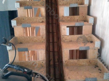 Армирование нижней части косоура 18-й арматурой