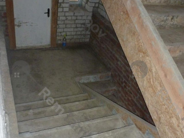 Площадка и лестница, залиты бетоном