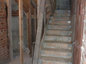 Готовая лестница в подвал в опалубке