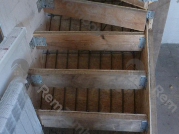 Нижняя часть готовая к заливке опалубки лестницы