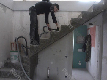 Шлифование бетонной лестницы с забежными ступенями