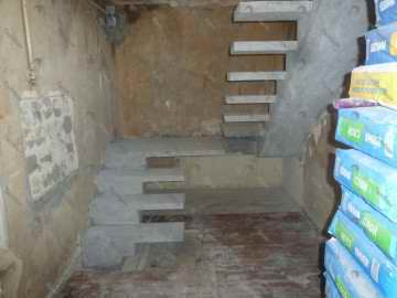 Лестница с полуконсольными ступенями
