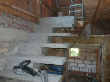 Шлифуем бетонную лестницу