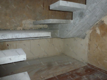 Воздушные ступени бетонной лестницы