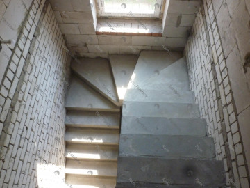 Готовая п-образная лестница на с забежными ступенями