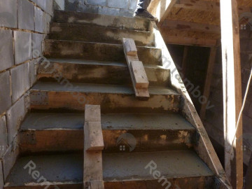 Временные ступеньки для перемещения по лестнице