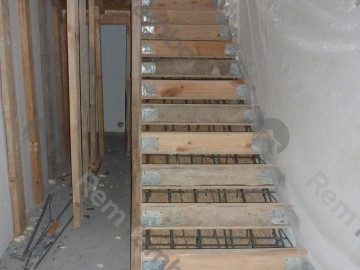 Лестница готова к заливке бетоном