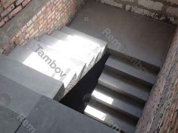 Монолитная лестница из бетона